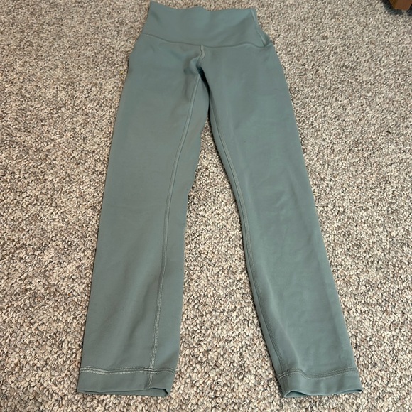 Lululemon leggings size 0 worn once no flaws!! - Picture 1 of 4